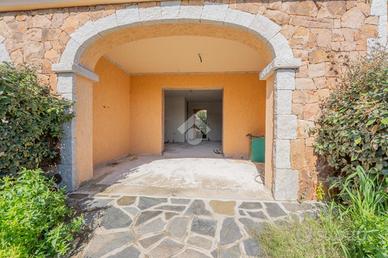 VILLA A SCHIERA A SAN TEODORO