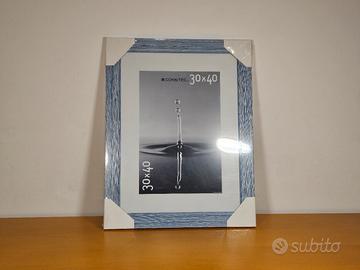 Cornice grande azzurra nuova