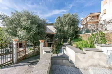 Villa di 160 m² con 5 locali e box auto doppio a M
