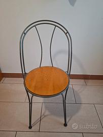 sedie in legno e metallo