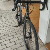 gravel cannondale topstone nera taglia L