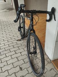 gravel cannondale topstone nera taglia L
