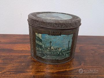 Scatola di metallo vintage