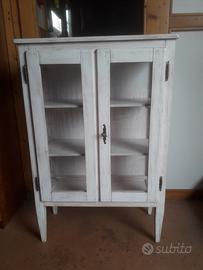 vetrina antichizzata