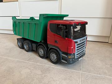 Camion (2) e bulldozer.