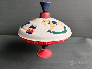 Giocattolo di latta trottola