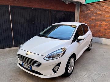 FORD Fiesta 1.1 75 CV GPL 5 porte Titanium fari