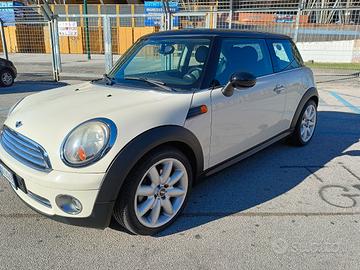 Mini Cooper 1600 Benzina interni pelle totale