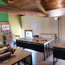 2 TAVOLI ADATTI PER ATTIVITA' ARTIGIANALI