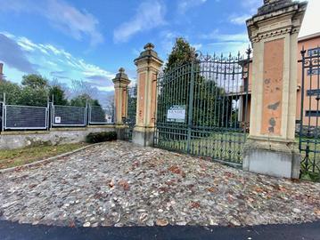 Villa di 470 m² con più di 5 locali e box auto dop