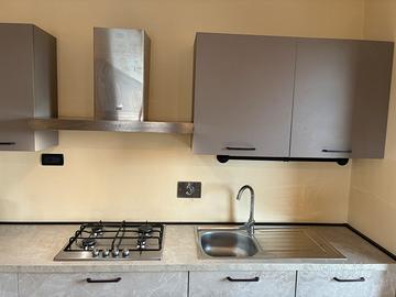 Cappa Franke + piano cottura Indesit + lavello