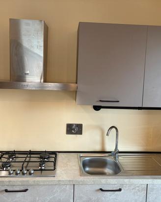 Cappa Franke + piano cottura Indesit + lavello