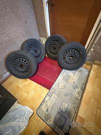 Nissan Micra – 4 gomme con cerchi 155/70 R13 (2 in