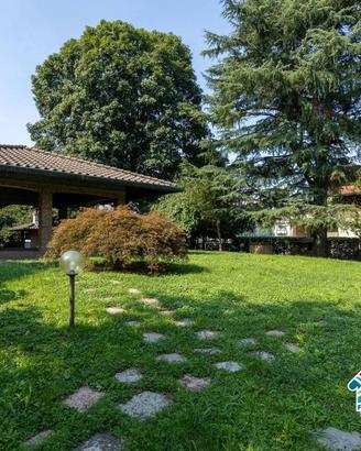 Villa di 530 m² con più di 5 locali e box auto dop