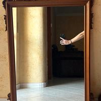 Specchio con cornice in legno 