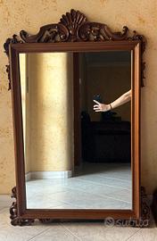 Specchio con cornice in legno 