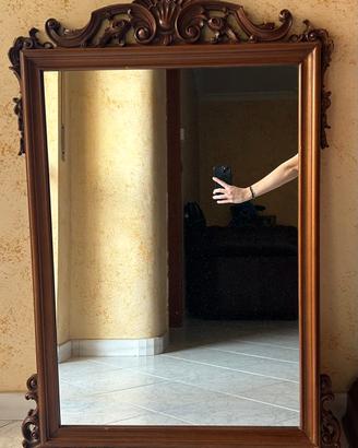 Specchio con cornice in legno 