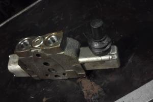 Distributore aggiuntivo idraulico