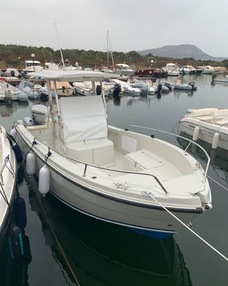 Open 660 Cantiere NavaleMarino con hard top