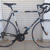 bici da corsa look in carbonio 