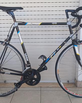 bici da corsa look in carbonio 