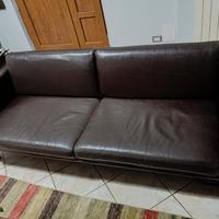 divano tre posti in cuoio