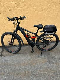 Mountain bike Cube pedalata assistita