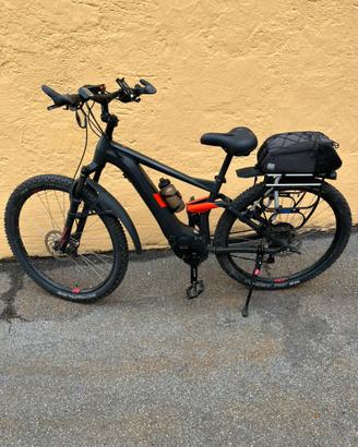 Mountain bike Cube pedalata assistita