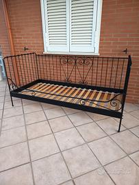 n.2 letti Ikea in ferro battuto 