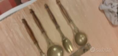 POSATE DECORATIVE IN OTTONE