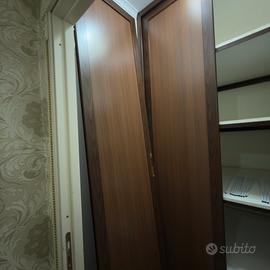 Infissi marrone per ripostiglio stanzino sgabuzzin