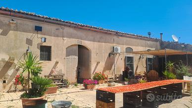 Casale ,masseria tipica ragusana in pietra