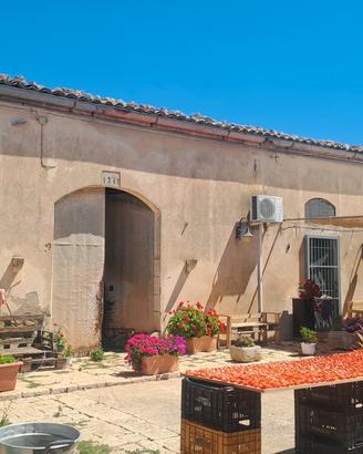 Casale ,masseria tipica ragusana in pietra