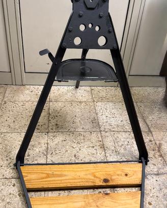 Banco da lavoro con morsa per tubi ribaltabile