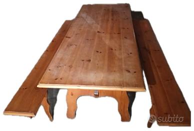 tavolo in legno con panche