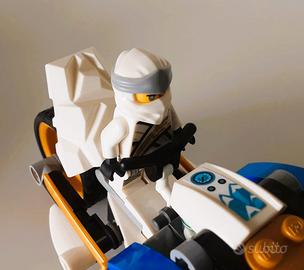 LEGO 70667 Ninjago Legacy Kai's Blade Cycle & Zane