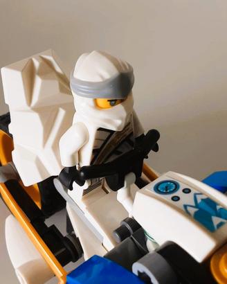 LEGO 70667 Ninjago Legacy Kai's Blade Cycle & Zane