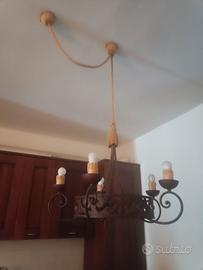 LAMPADARIO IN FERRO BATTUTO 