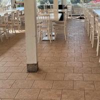 30 tavoli e 70 sedie per ristorazione