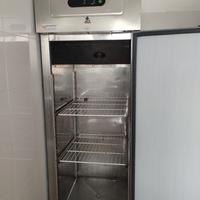 ARMADIO REFRIGERATO PROFESSIONALE 700 0/+10° 71X80