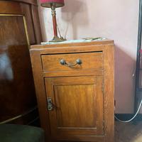 Coppia di comodini  antichi  primi  ‘900