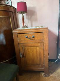 Coppia di comodini  antichi  primi  ‘900