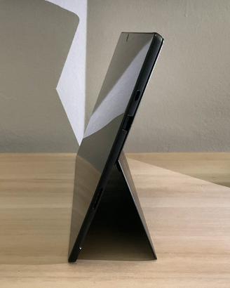 Microsoft Surface Pro 7  (intel Core i7)  16GB RAM