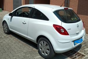 Opel Corsa 1200 con portabici