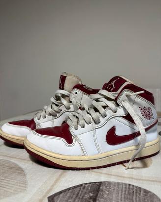 Air Jordan 1 Mid