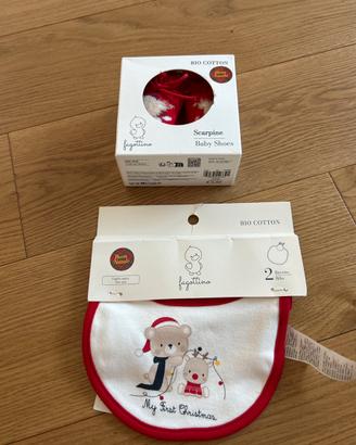 Bavaglia e babbucce di Natale neonato