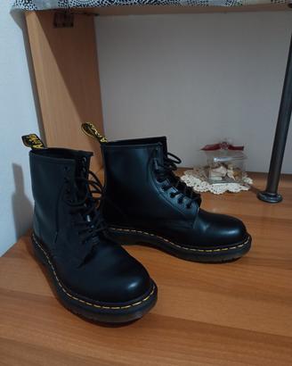 Dr. Martens 1460, Neri
