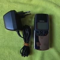 Nokia 8810 con alimentatore 