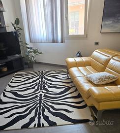 Tappeto zebrato in lana
