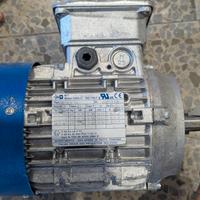 Motore trifase 1500 g/m 0.75hp 